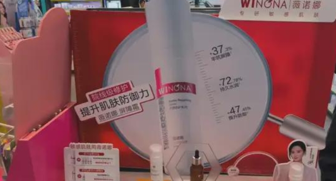 200億貝泰妮“父進子退”，“胡潤富豪”刷新“身邊人”
